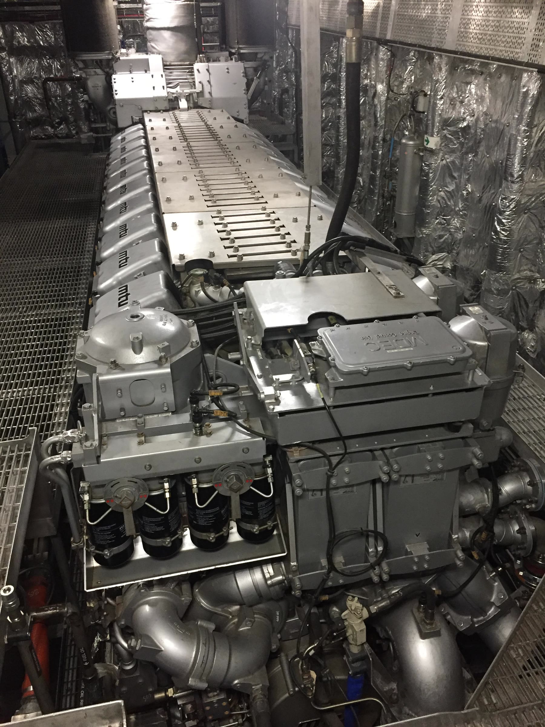 Marine auxiliary engine installed aboard a vessel