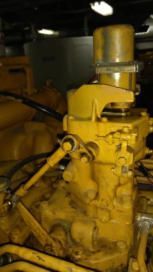 Mechanical governor and fuel-control equipment on an industrial diesel engine